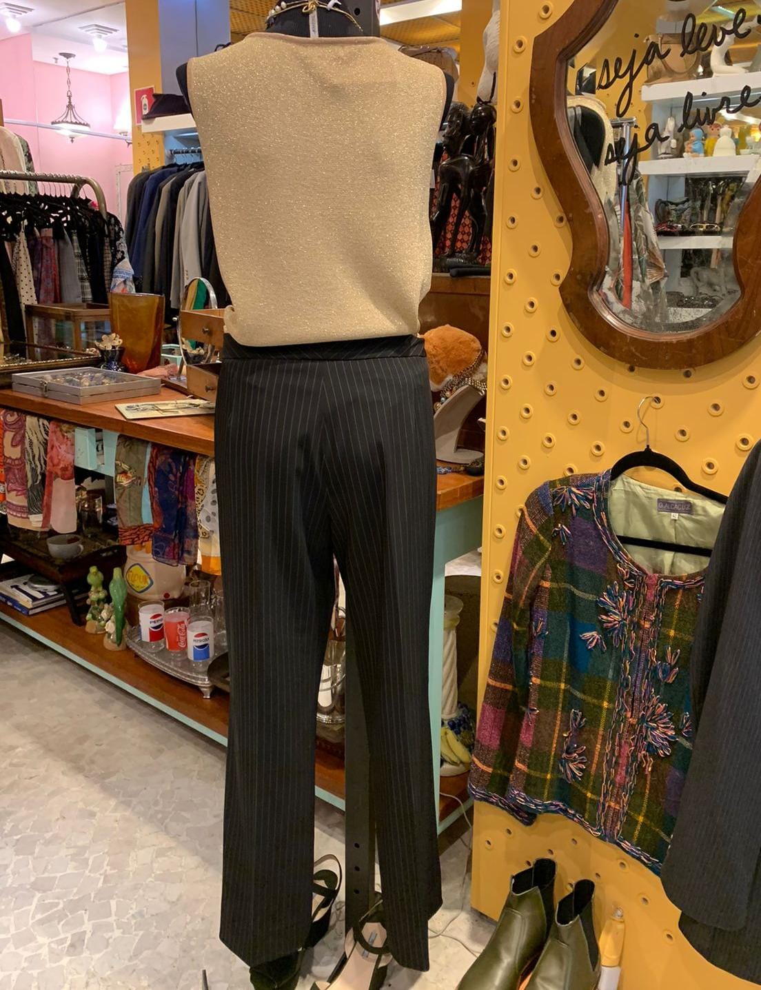 Blusa alça grossa nude com glitter e detalhes em elástico