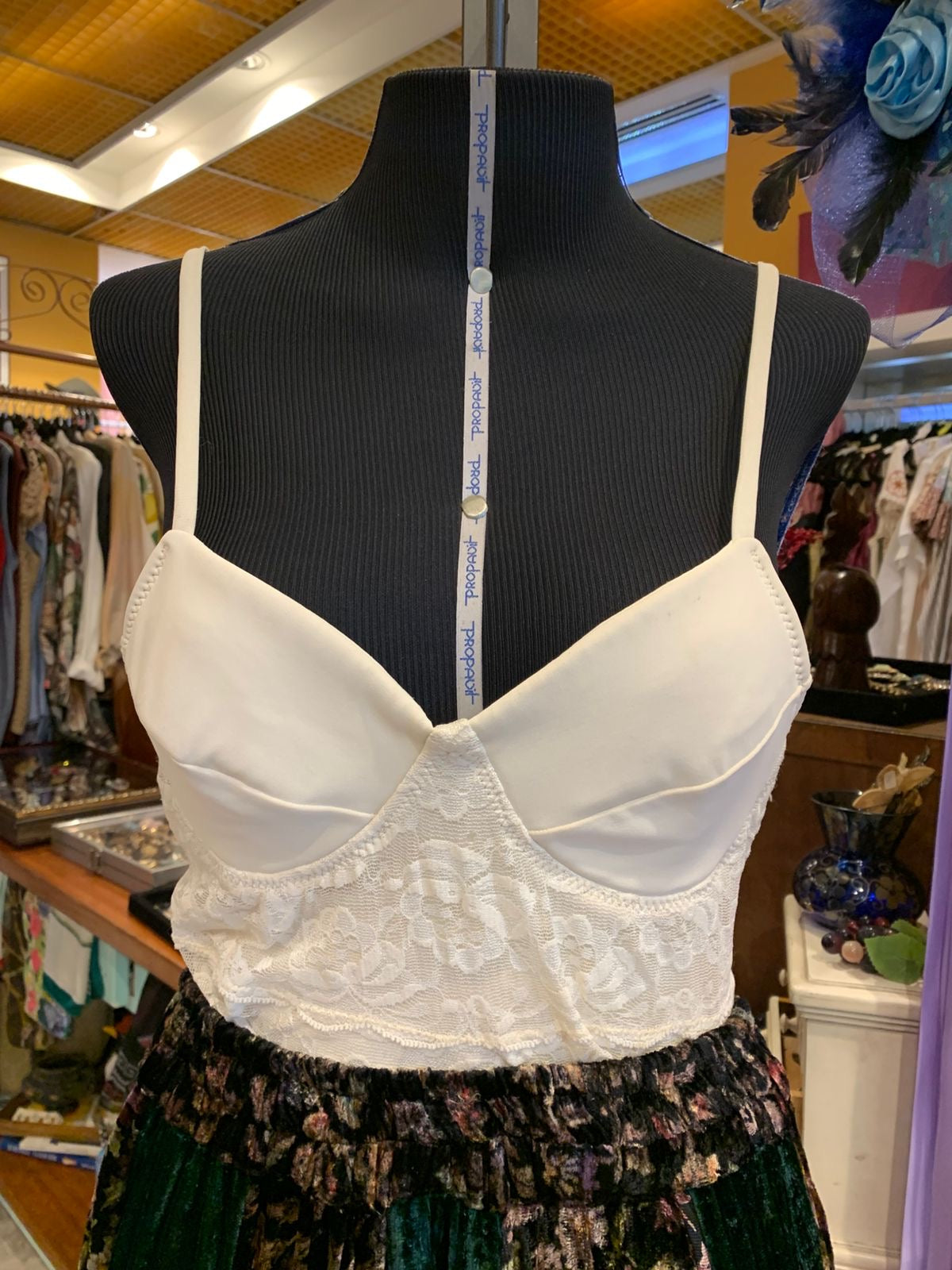 Body branco renda tomara que caia