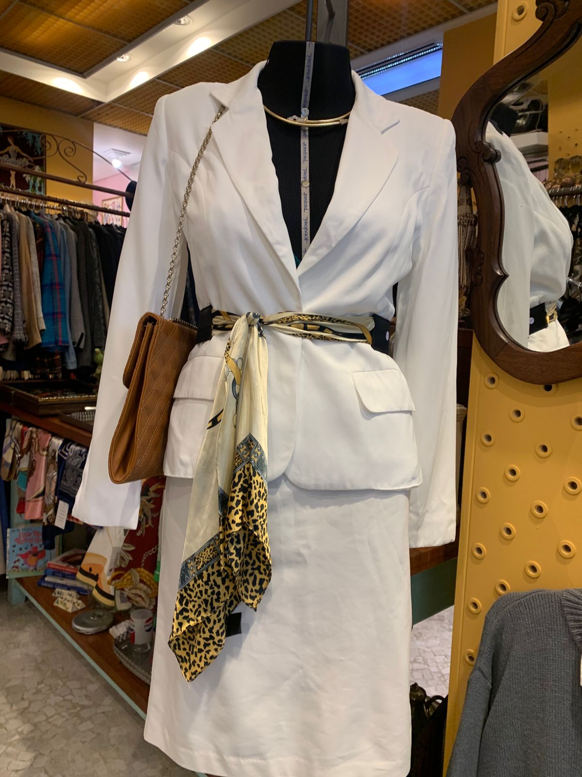Conjunto branco de alfaiataria