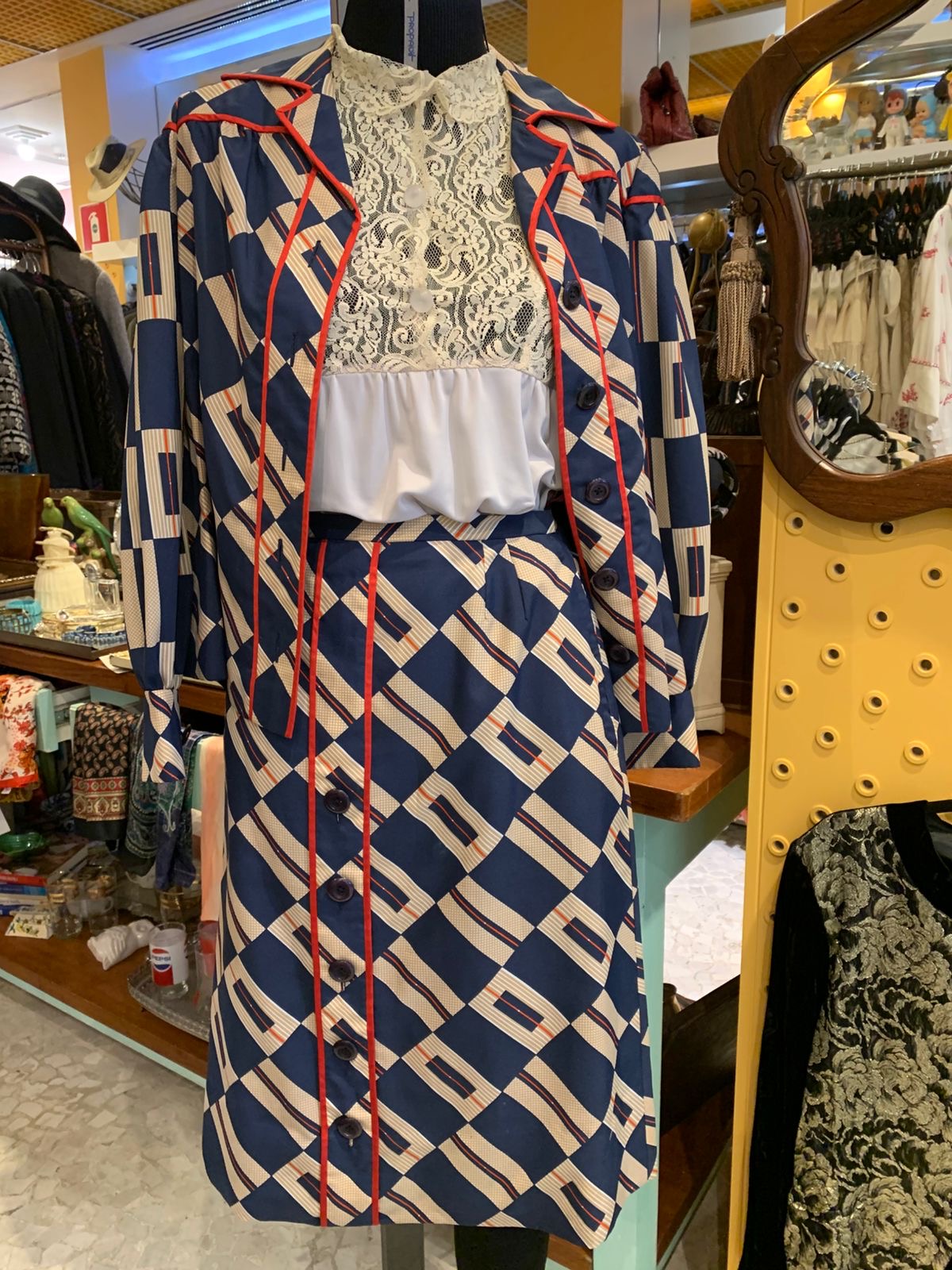 Conjunto azul e branco