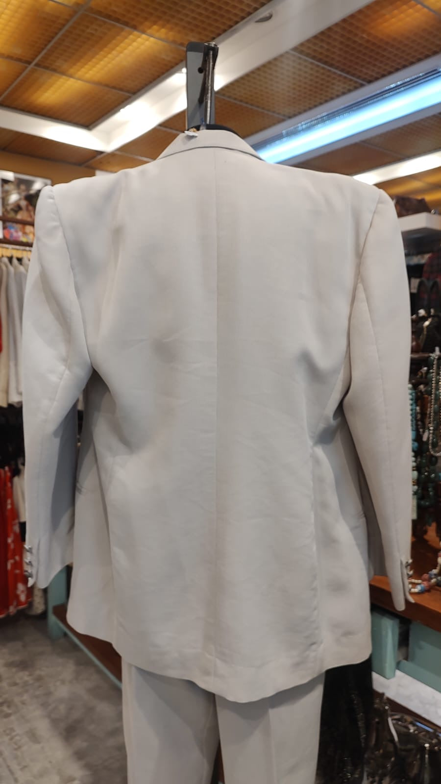 Conjunto bege de alfaiataria