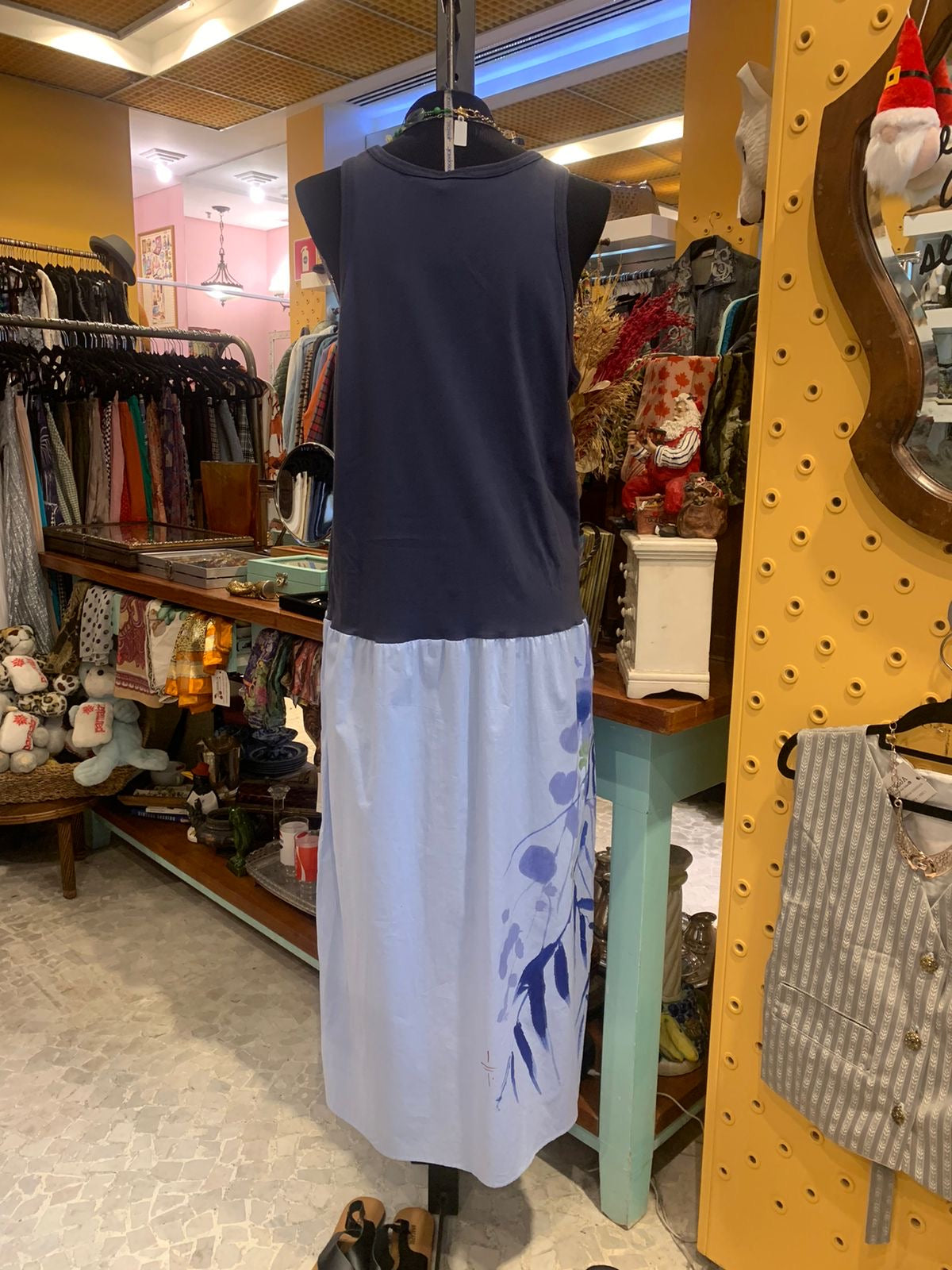Vestido azul pintado a mão
