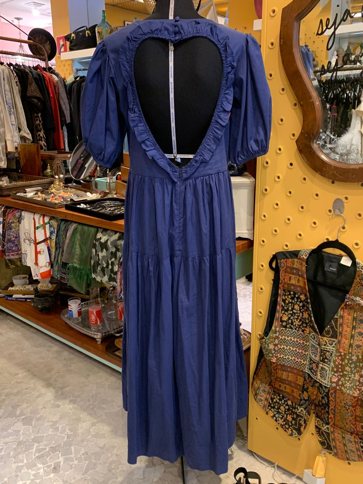 Vestido Mabô com decote em coração nas costas