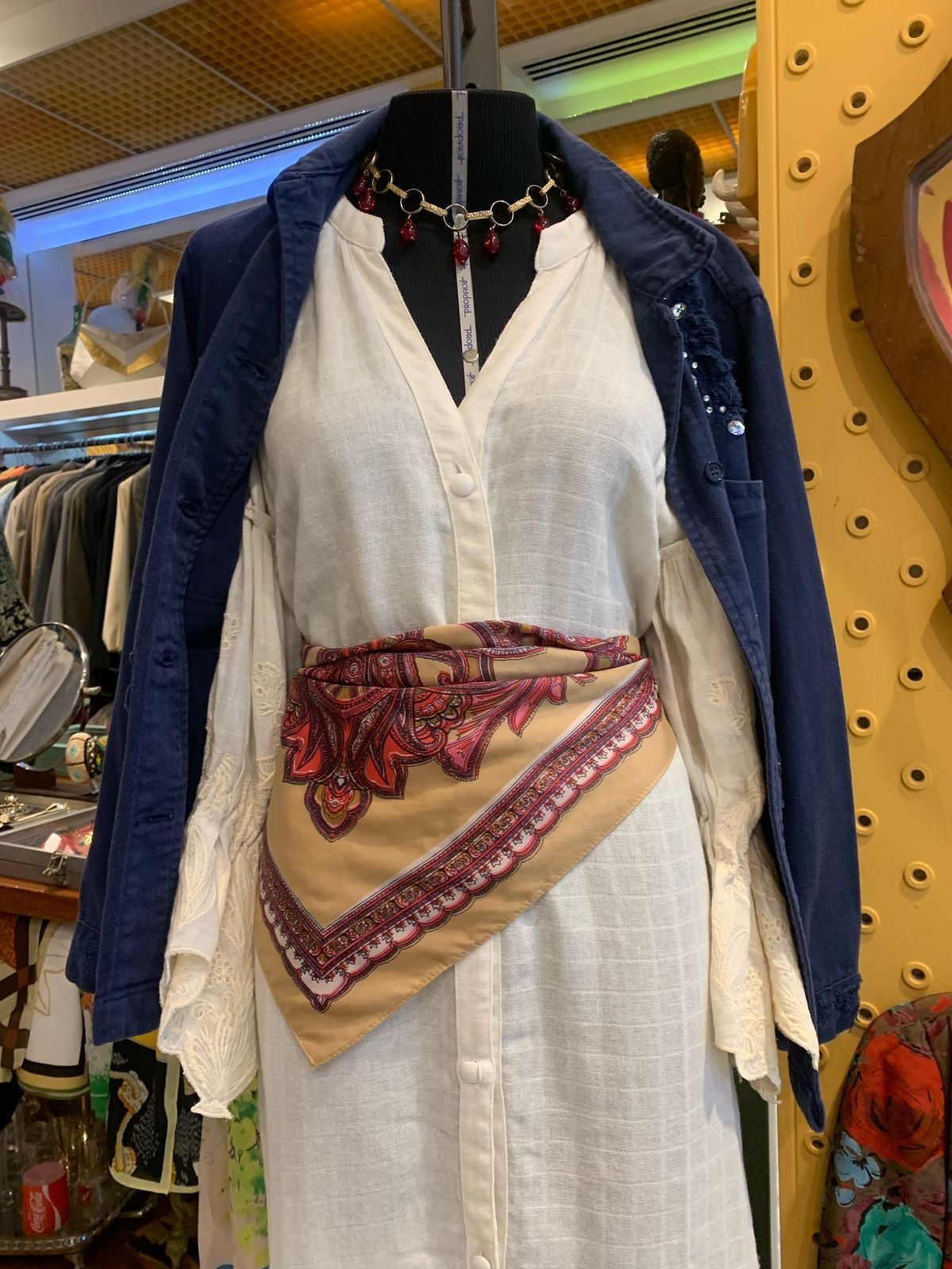 Vestido de algodão com bordado na manga