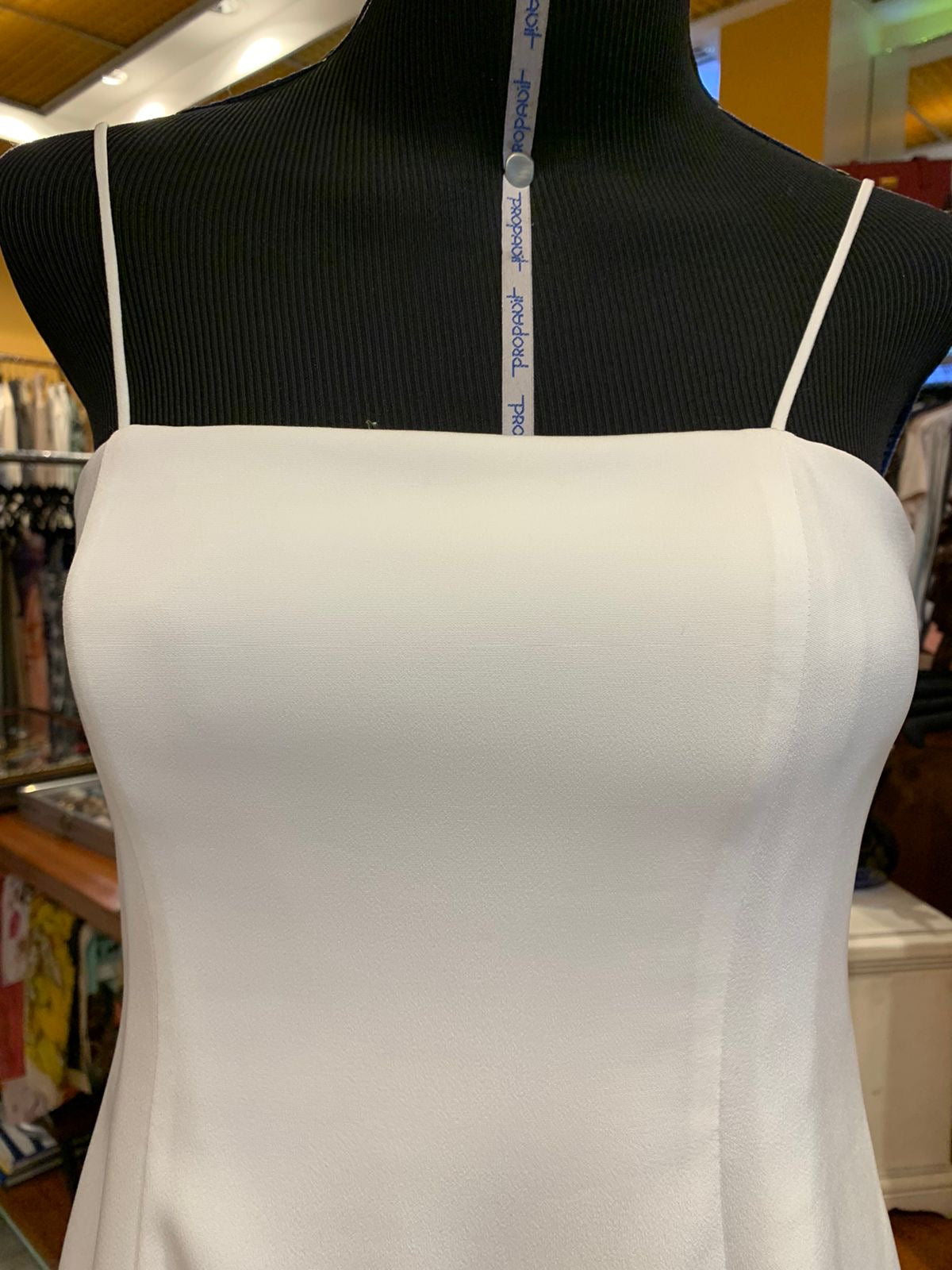 Vestido vintage branco com franja na barra
