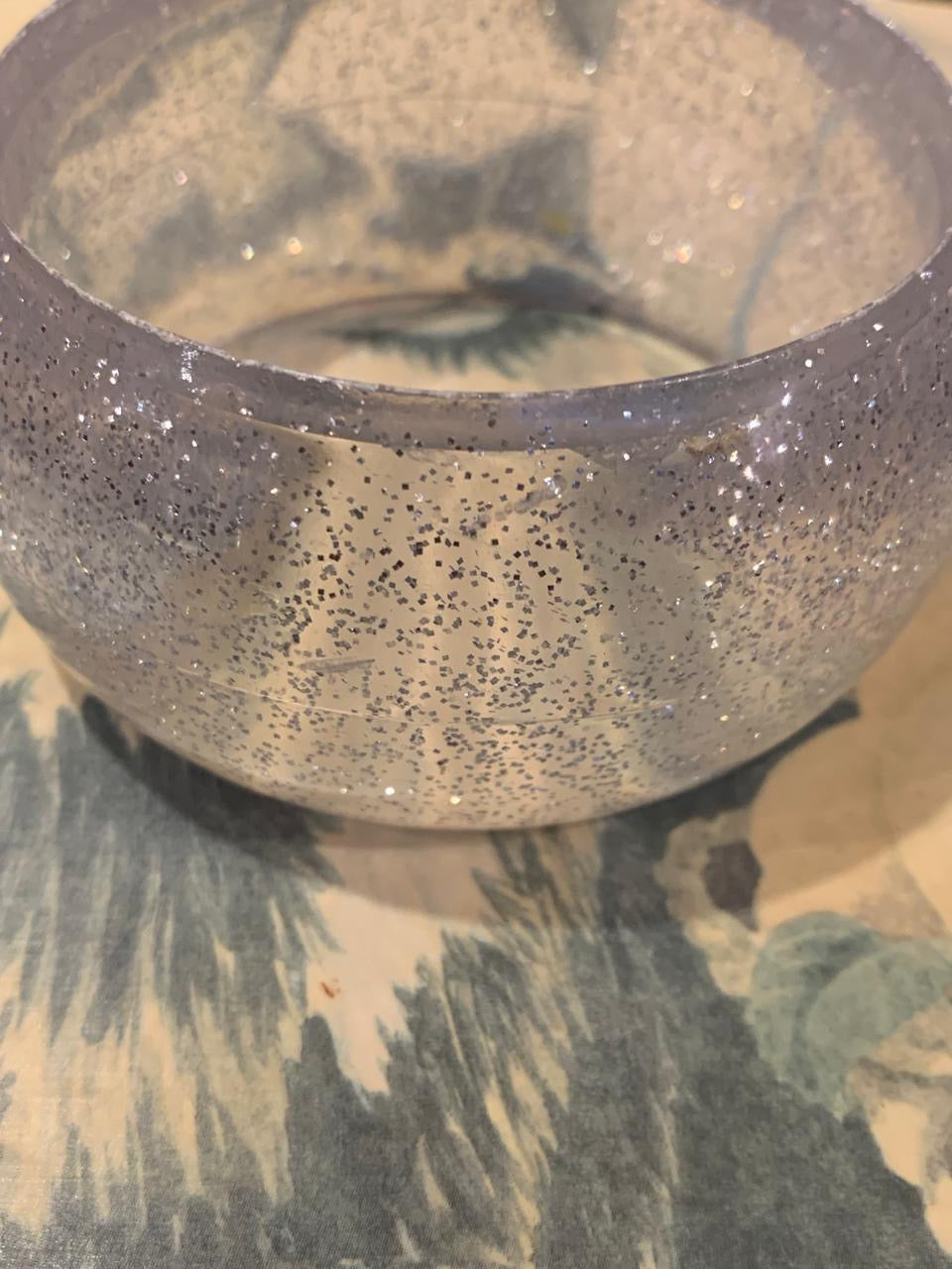 Pulseira de acrílico com glitter