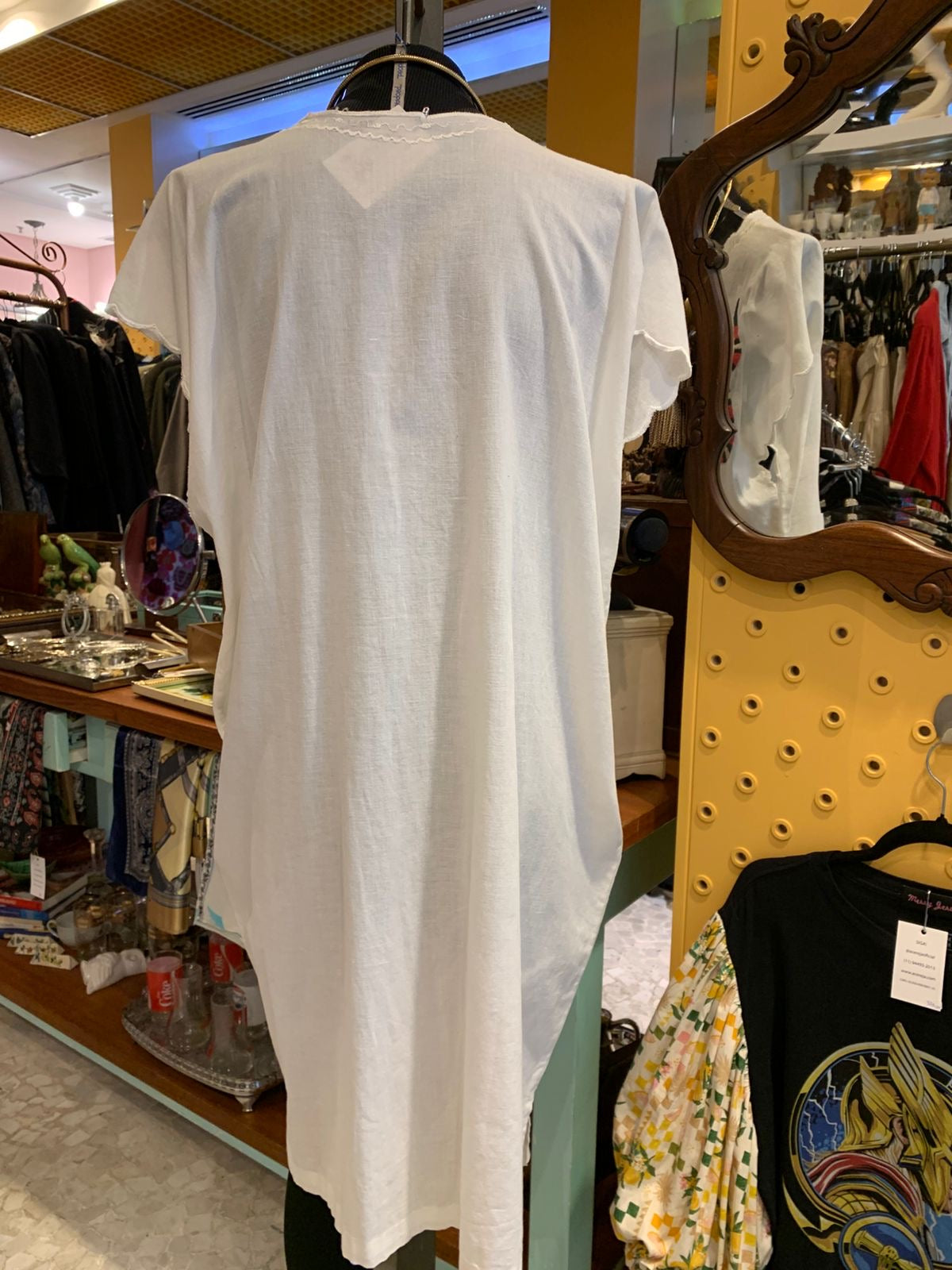 Vestido bordado a mão