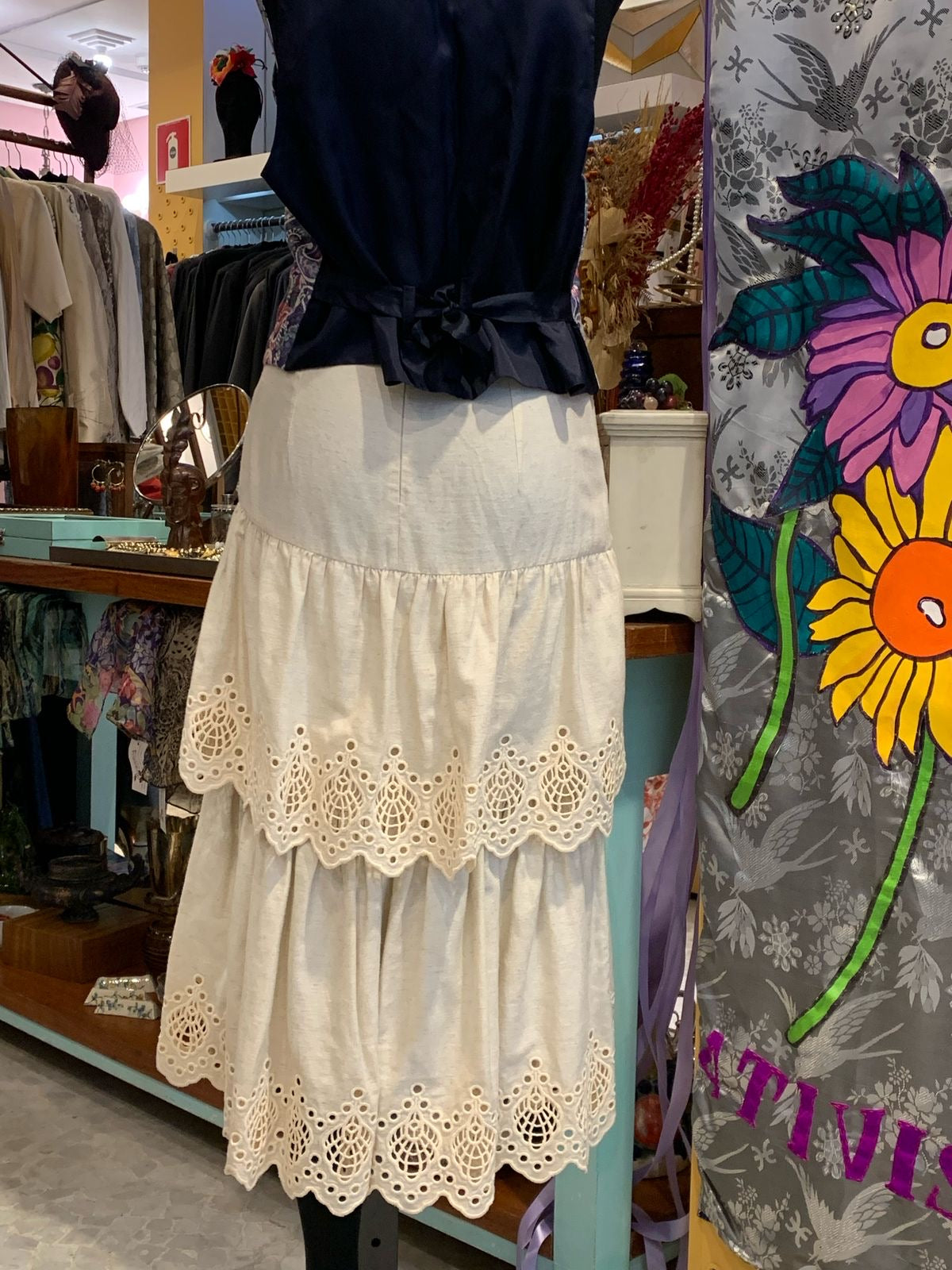 Saia vintage de renda e babados