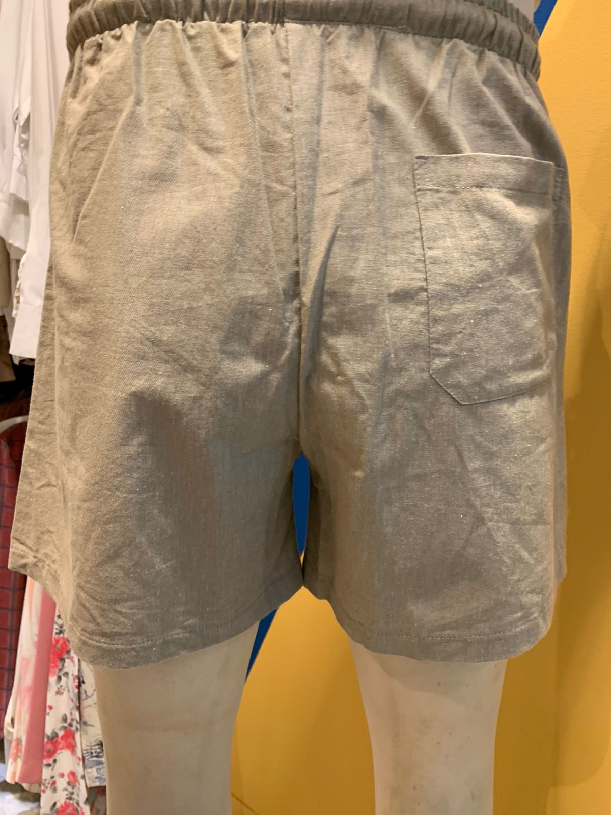 Shorts bege de linho