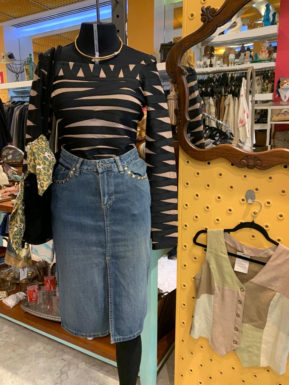 Blusa nude e preta