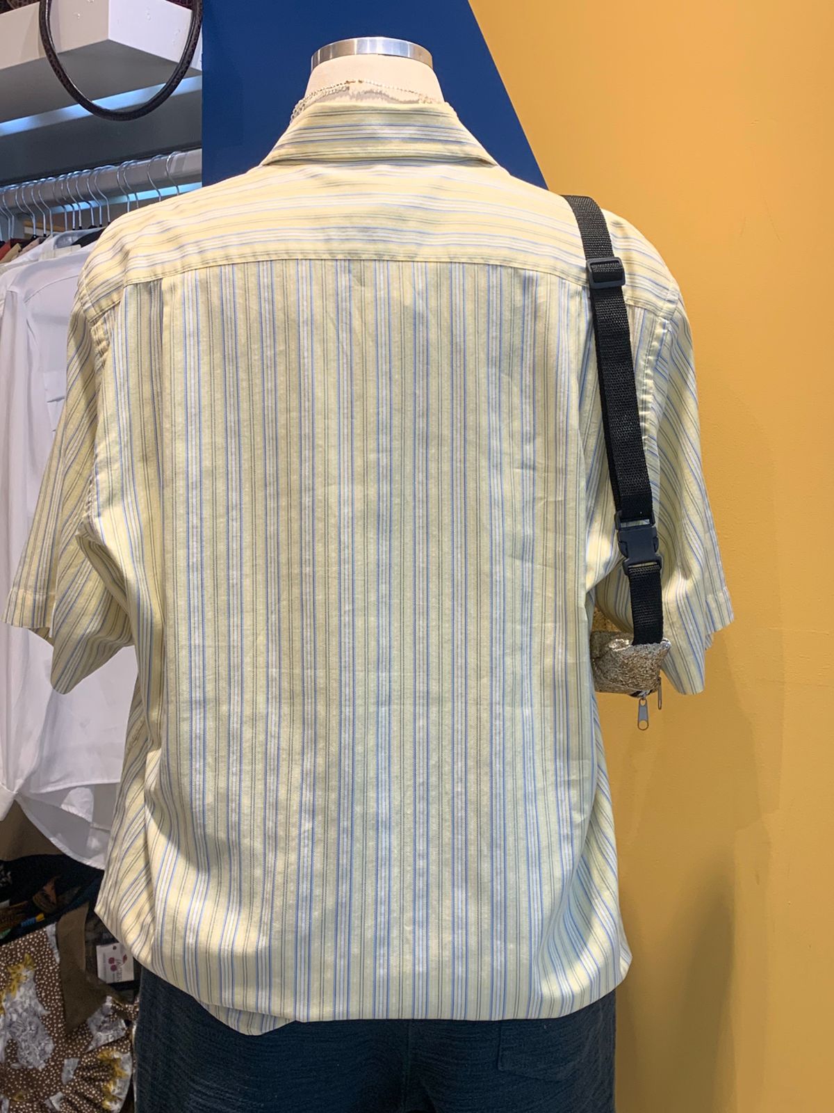 Camisa listrada amarela