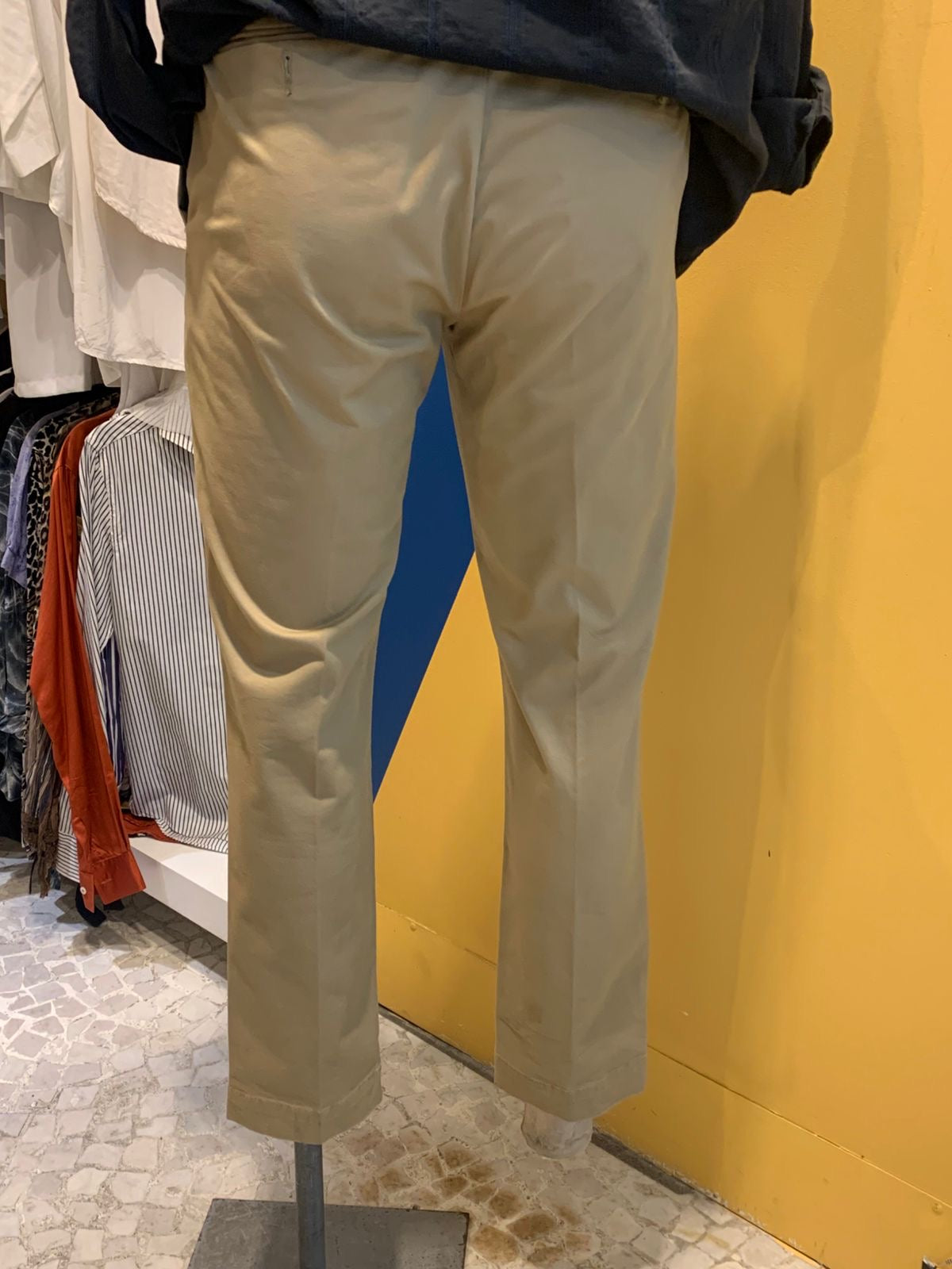 Calça bege básica