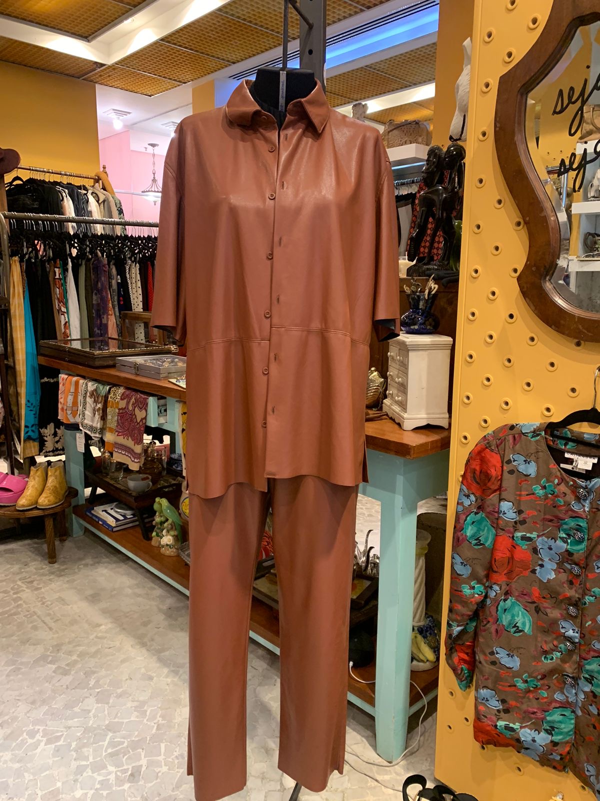 Conjunto marrom de PU