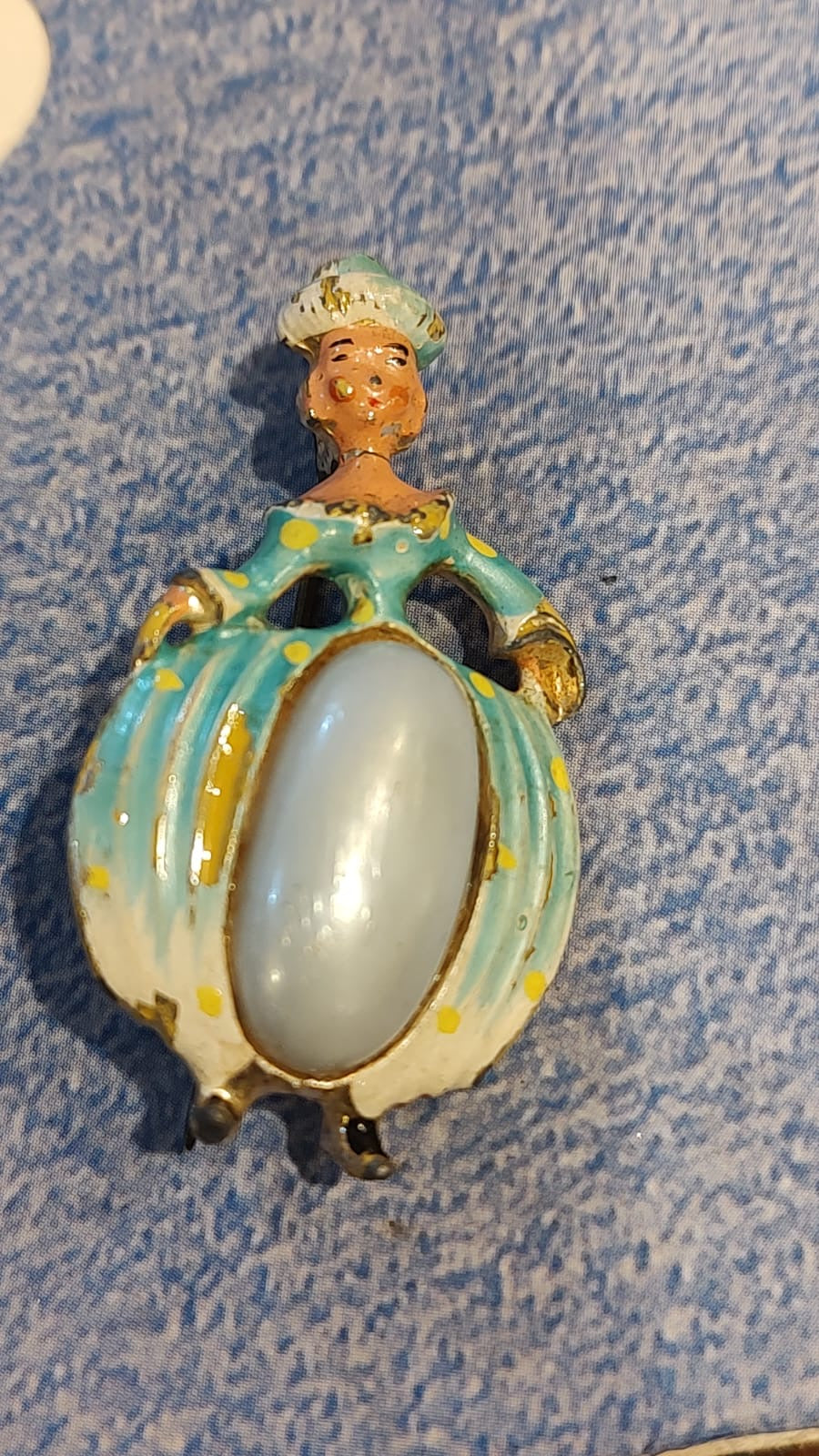 Broche mulherzinha