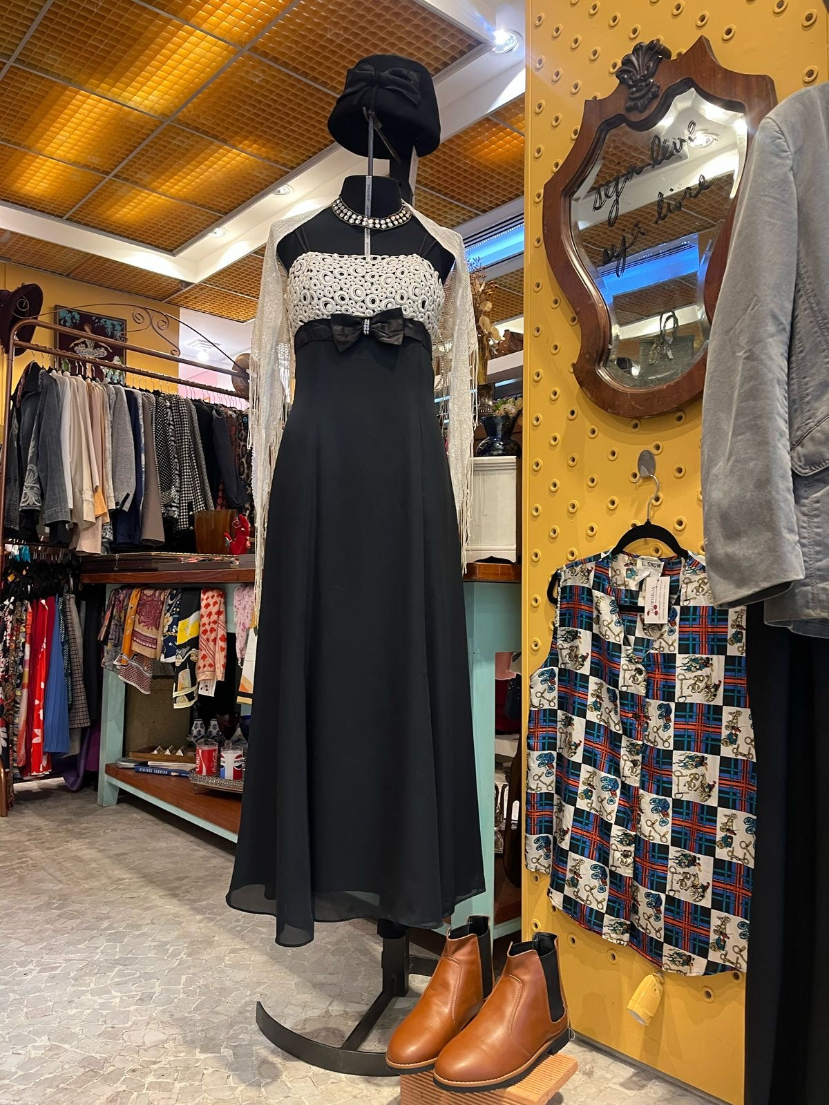 Vestido preto com branco vintage