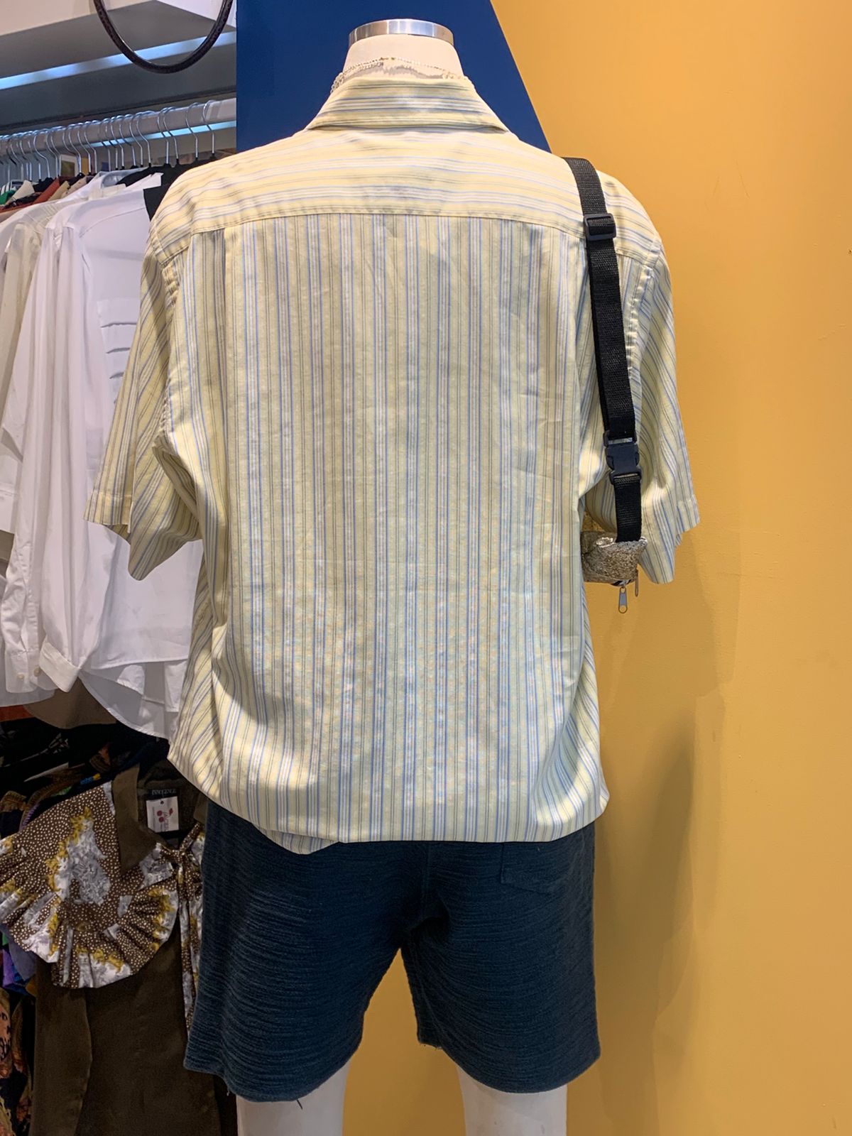 Camisa listrada amarela