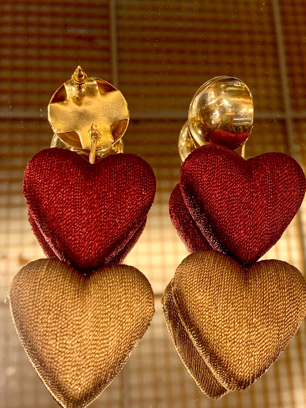 Brinco de coração feito a mão banhado a ouro