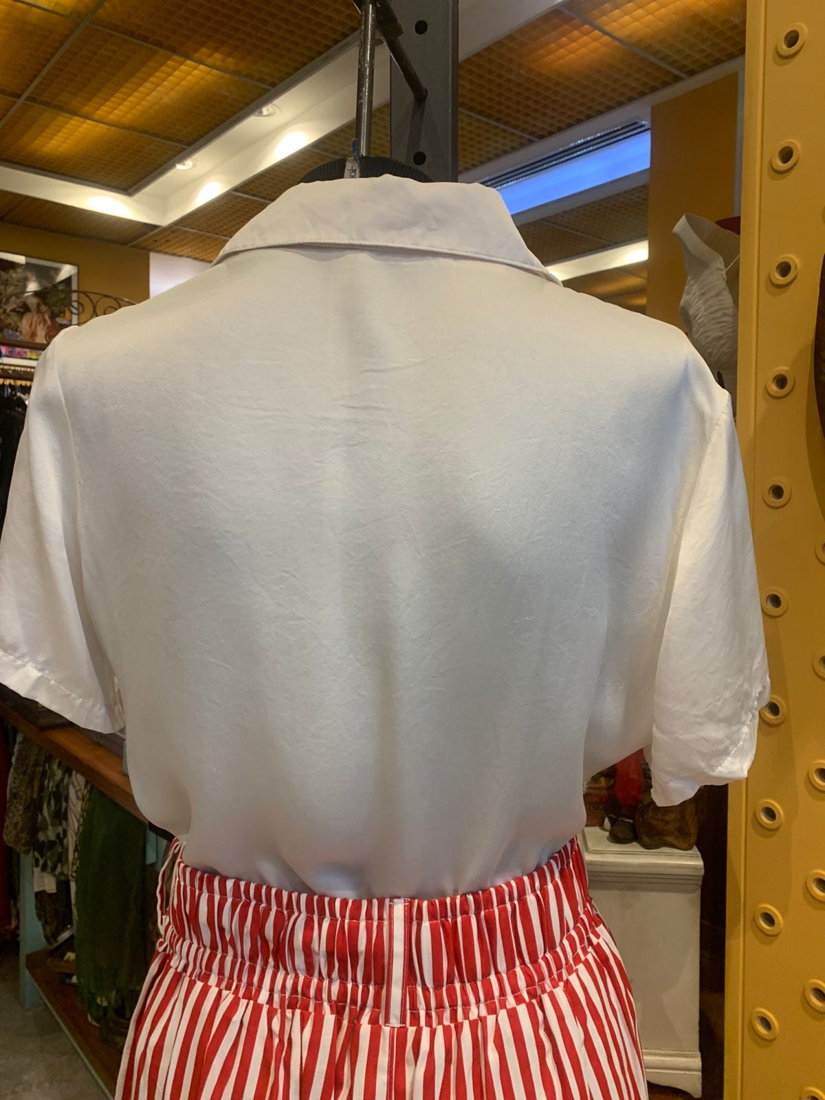 Camisa delicada branca