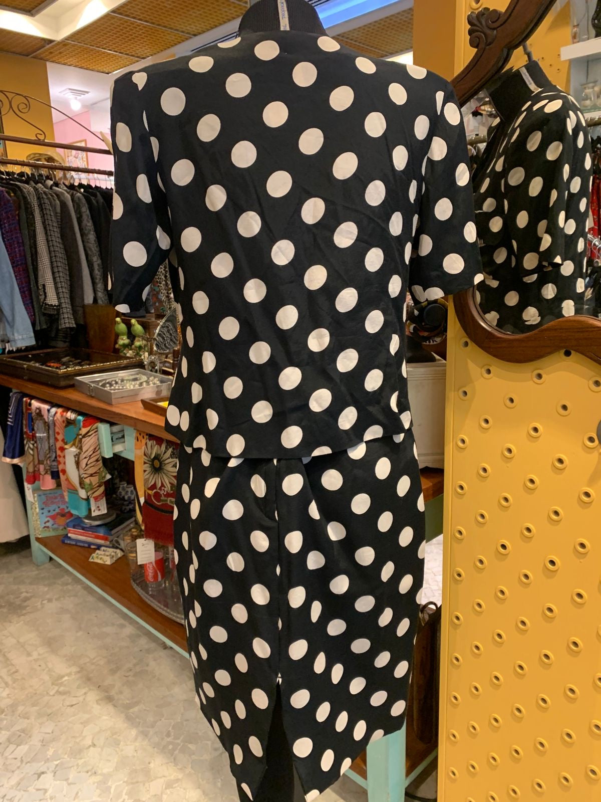 Conjunto vintage de bolinhas saia e cropped