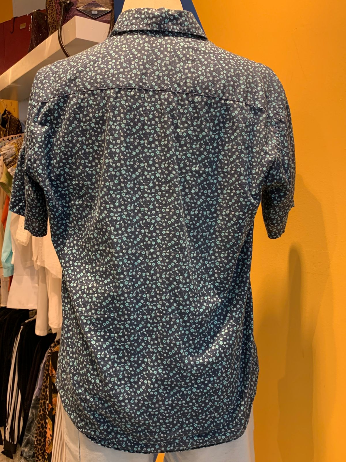 Camisa azul estampada