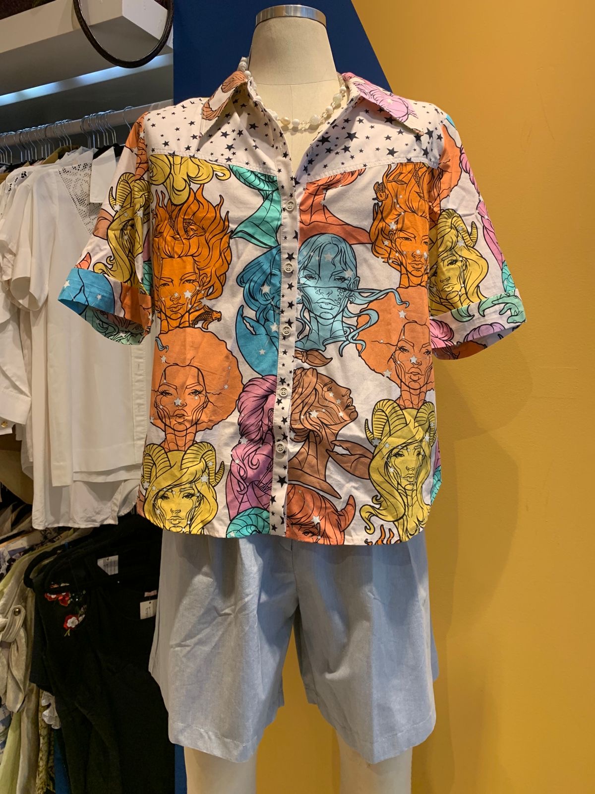 Camisa estampada Zodíaco branca