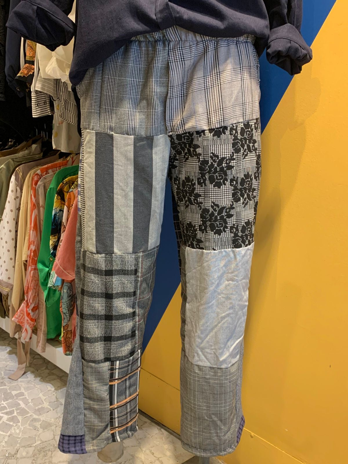 Calça upcycling