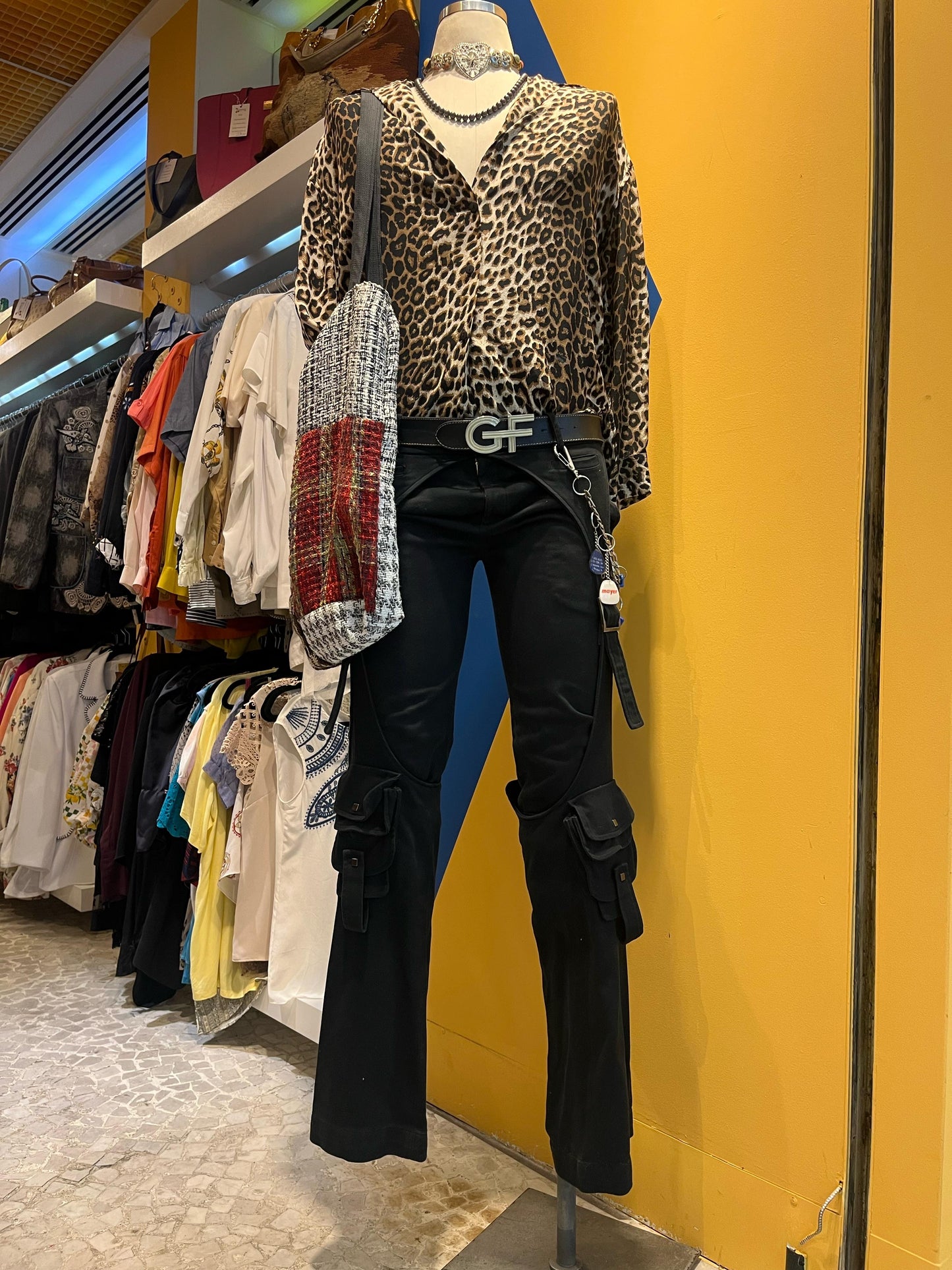 Camisa de seda com estampa de onça