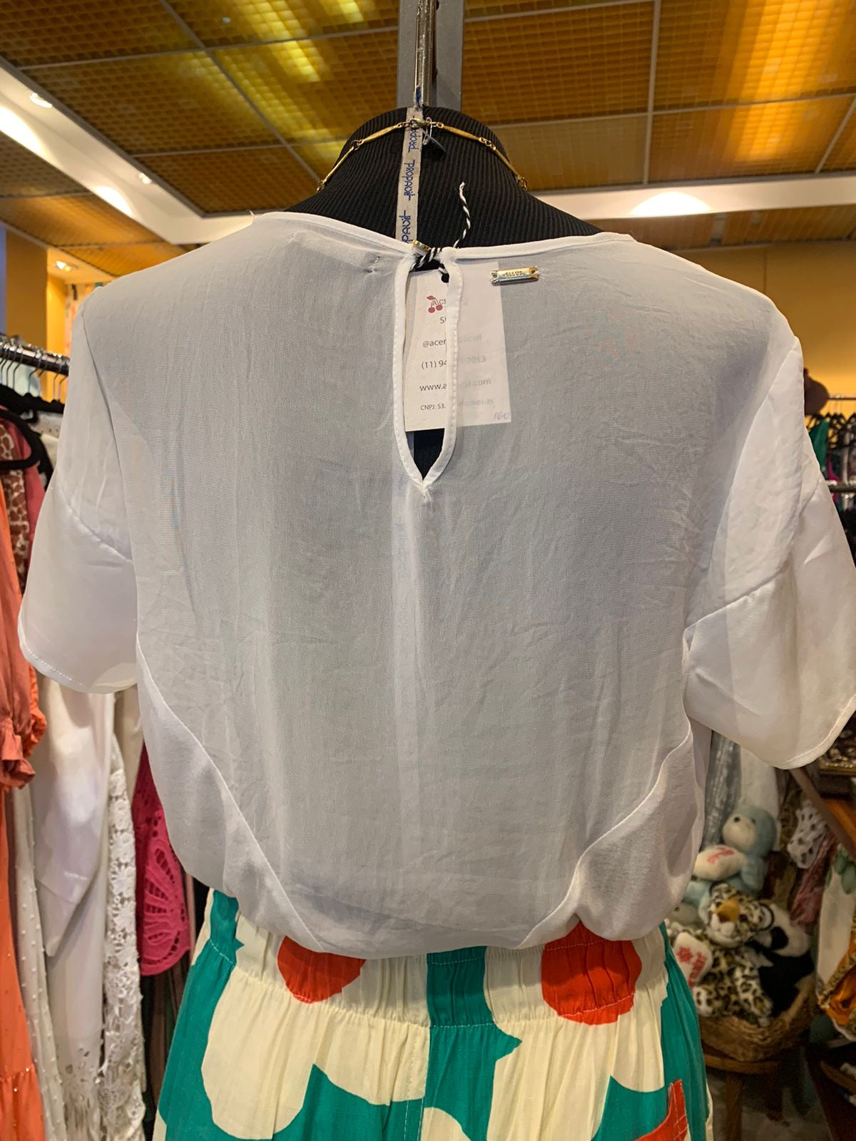 Camisa branca com tule
