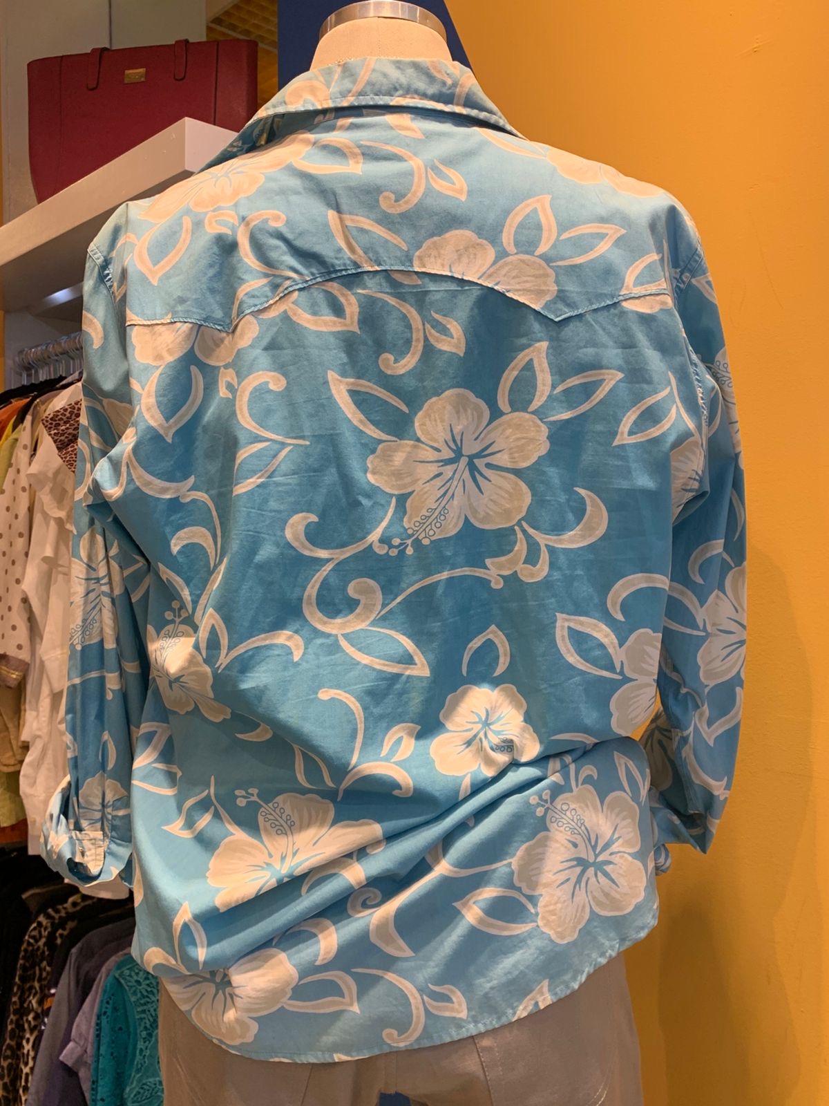 Camisa azul florida