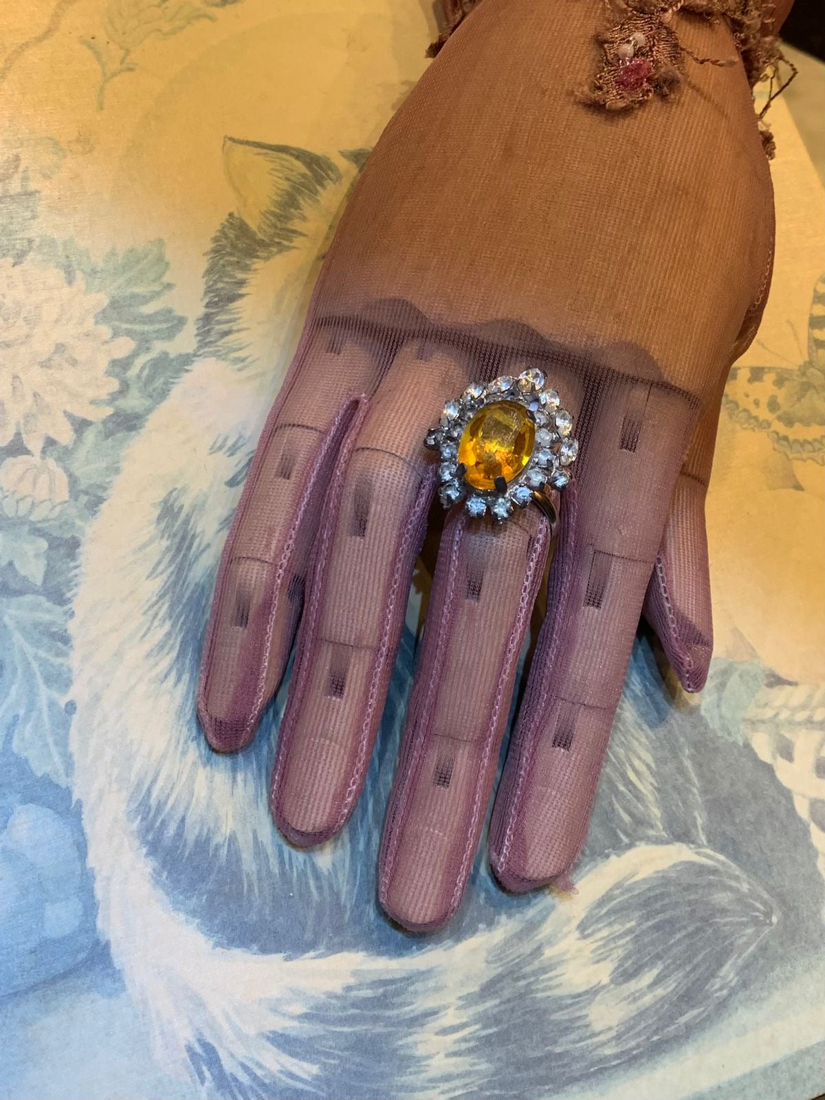 Anel ajustável upcycling com strass e pedra amarela