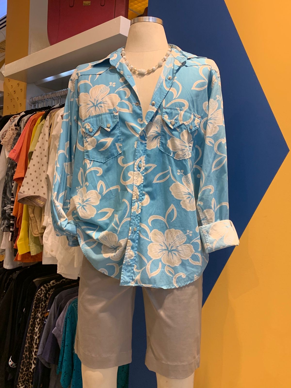 Camisa azul florida
