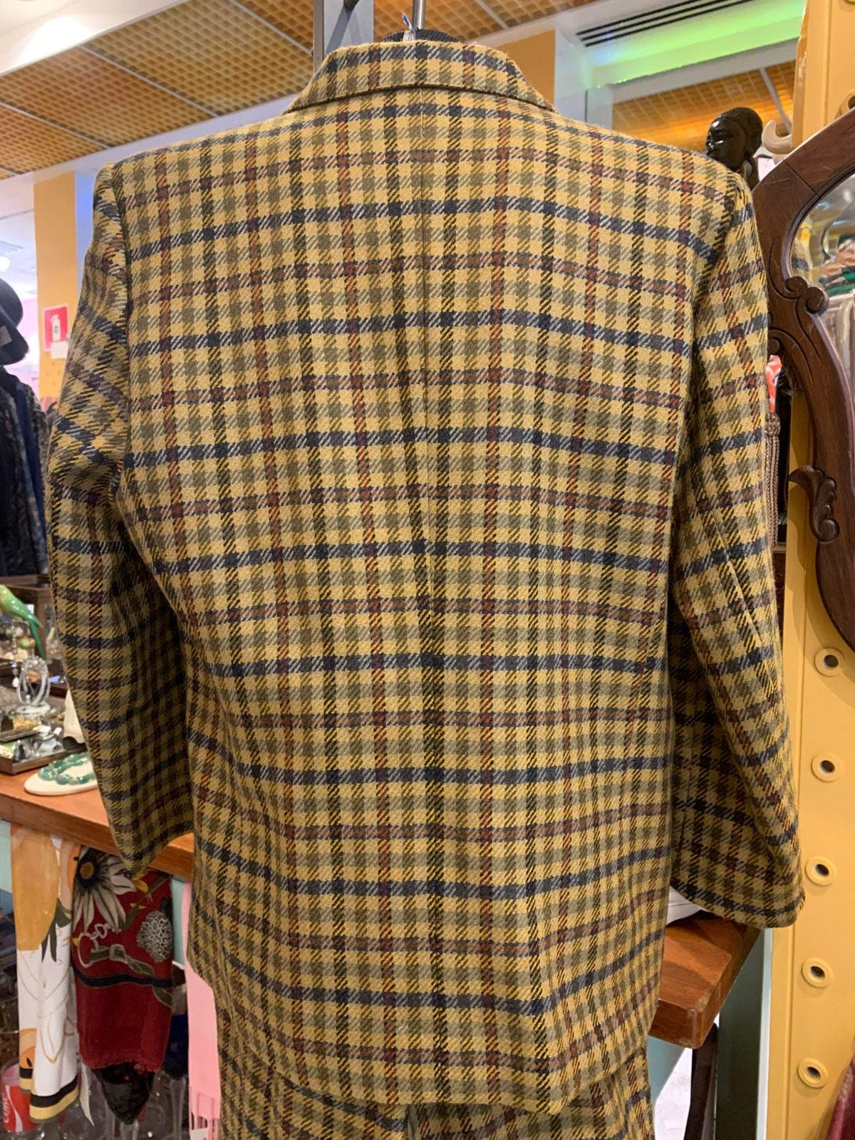Conjunto de lã xadrez amarelo