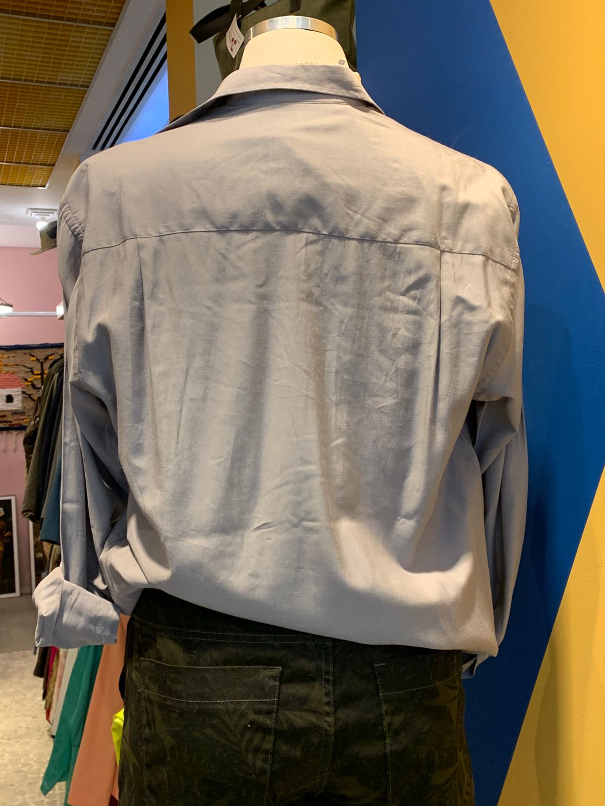 Camisa cinza básica