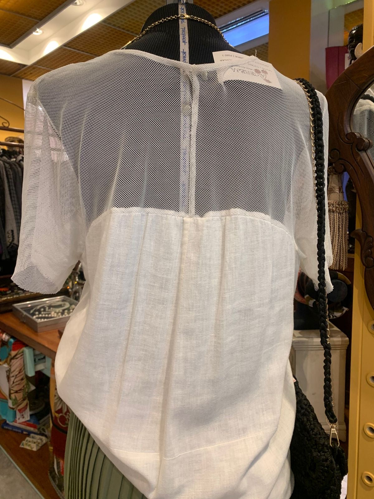 Camiseta longa bordada a mão