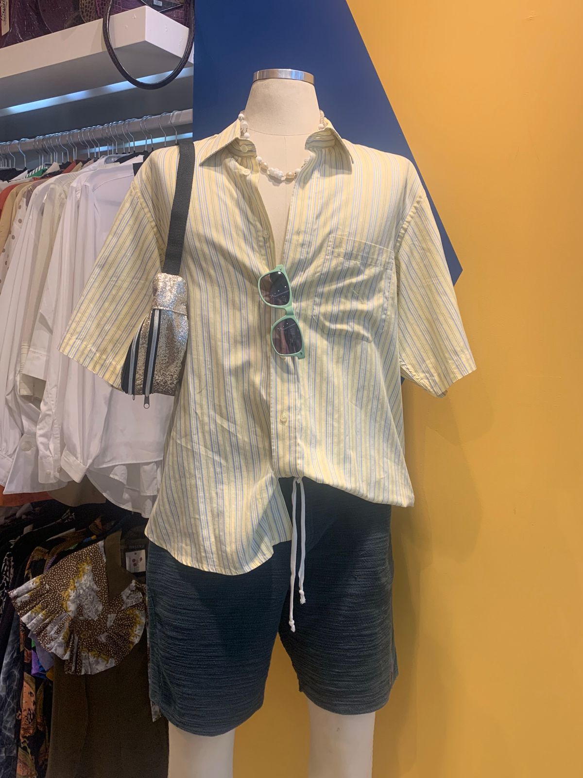 Camisa listrada amarela
