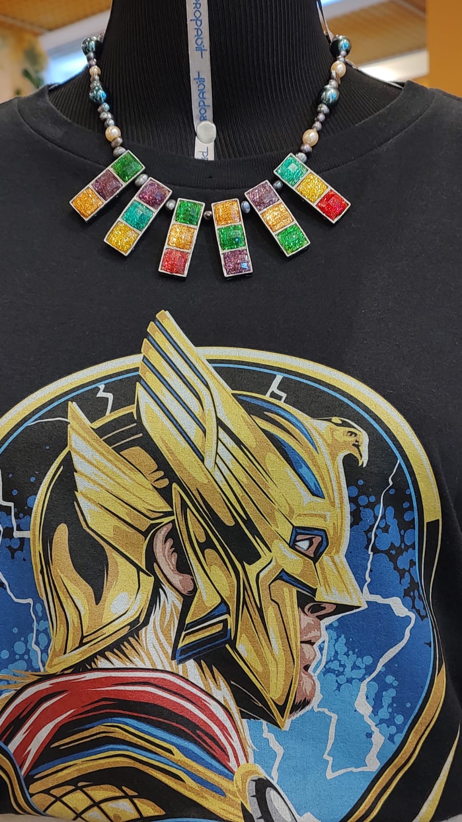 Camiseta com mangas bufantes