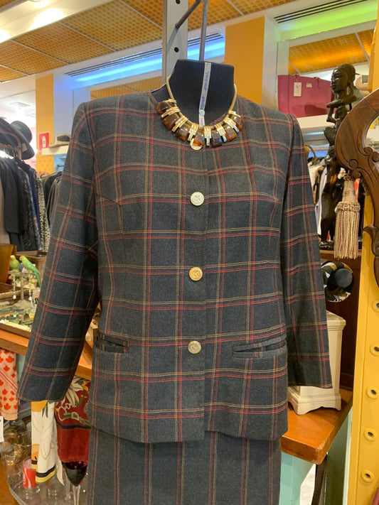 Conjunto de lã xadrez com saia de listra