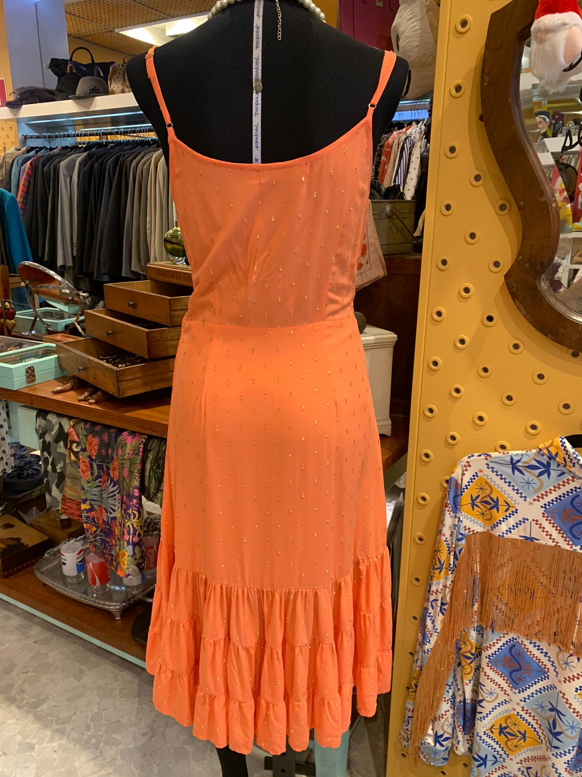 Vestido coral com lurex