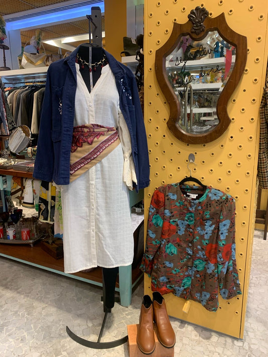 Vestido de algodão com bordado na manga