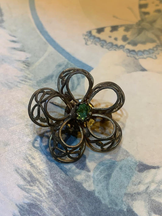 Broche vintage flor vazada e pedra verde