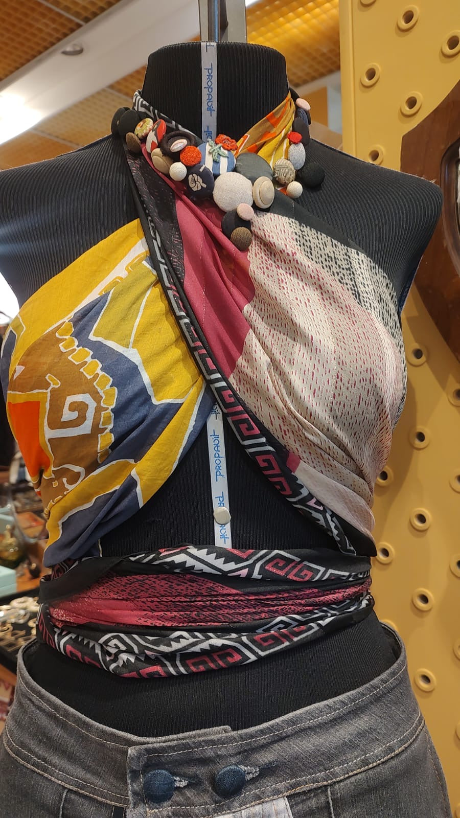 Colar botões upcycling
