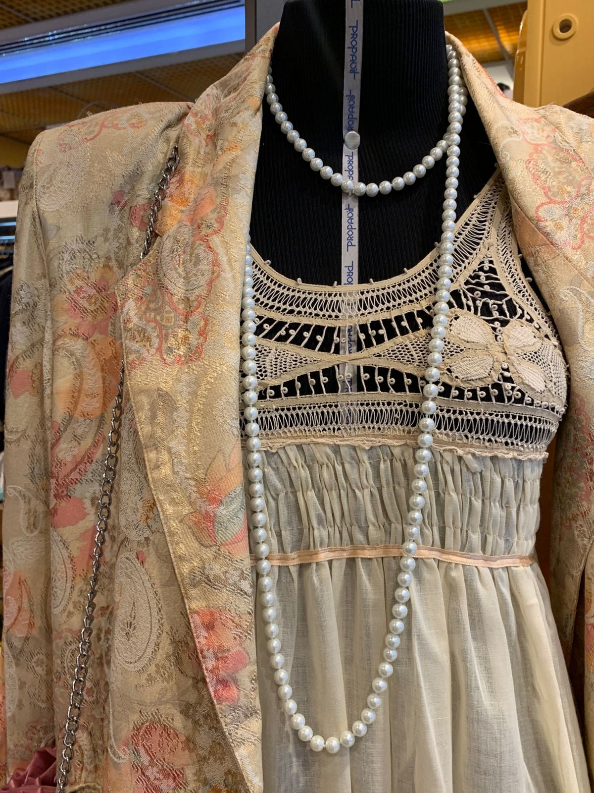 Vestido detalhes em renda