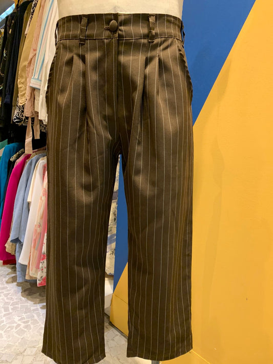 Calça marrom risca de giz