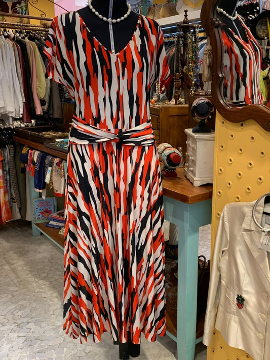Vestido vermelho preto e branco