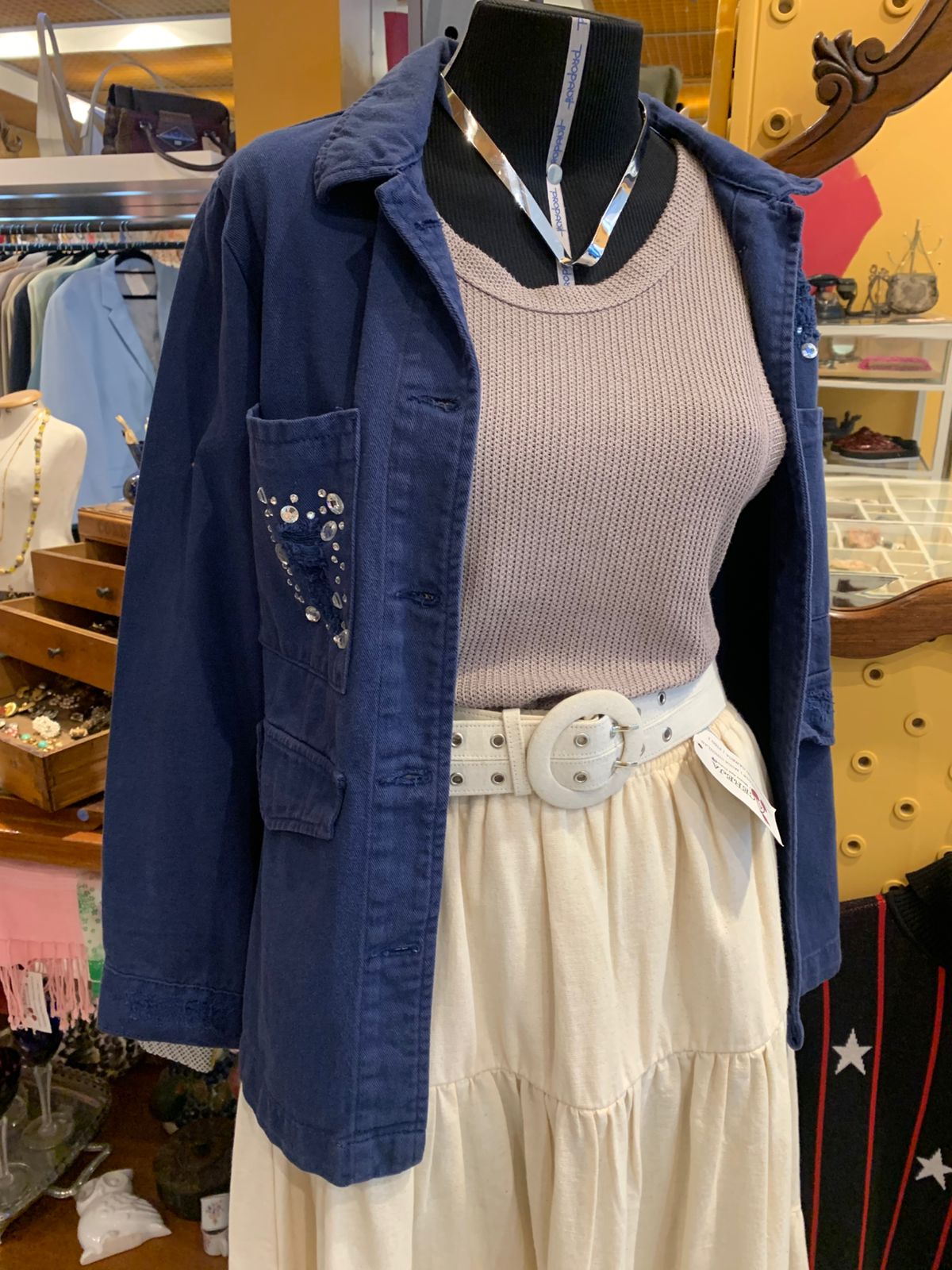 Jaqueta jeans com pedrarias