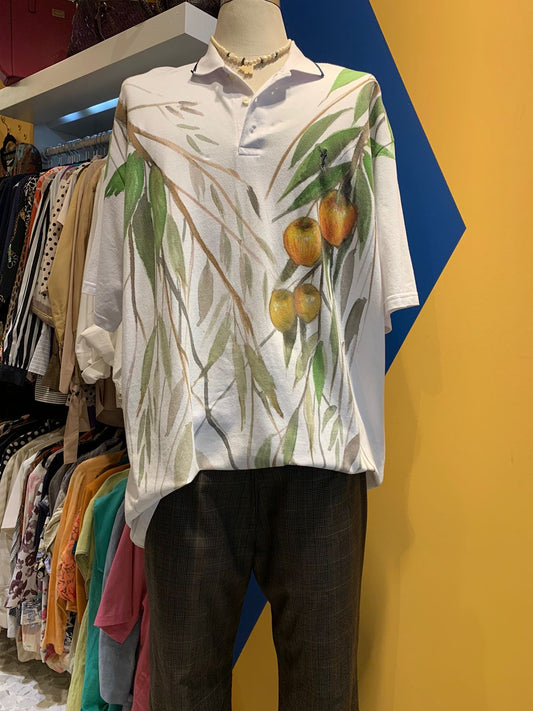 Camisa pintada a mão de pequeno produtor