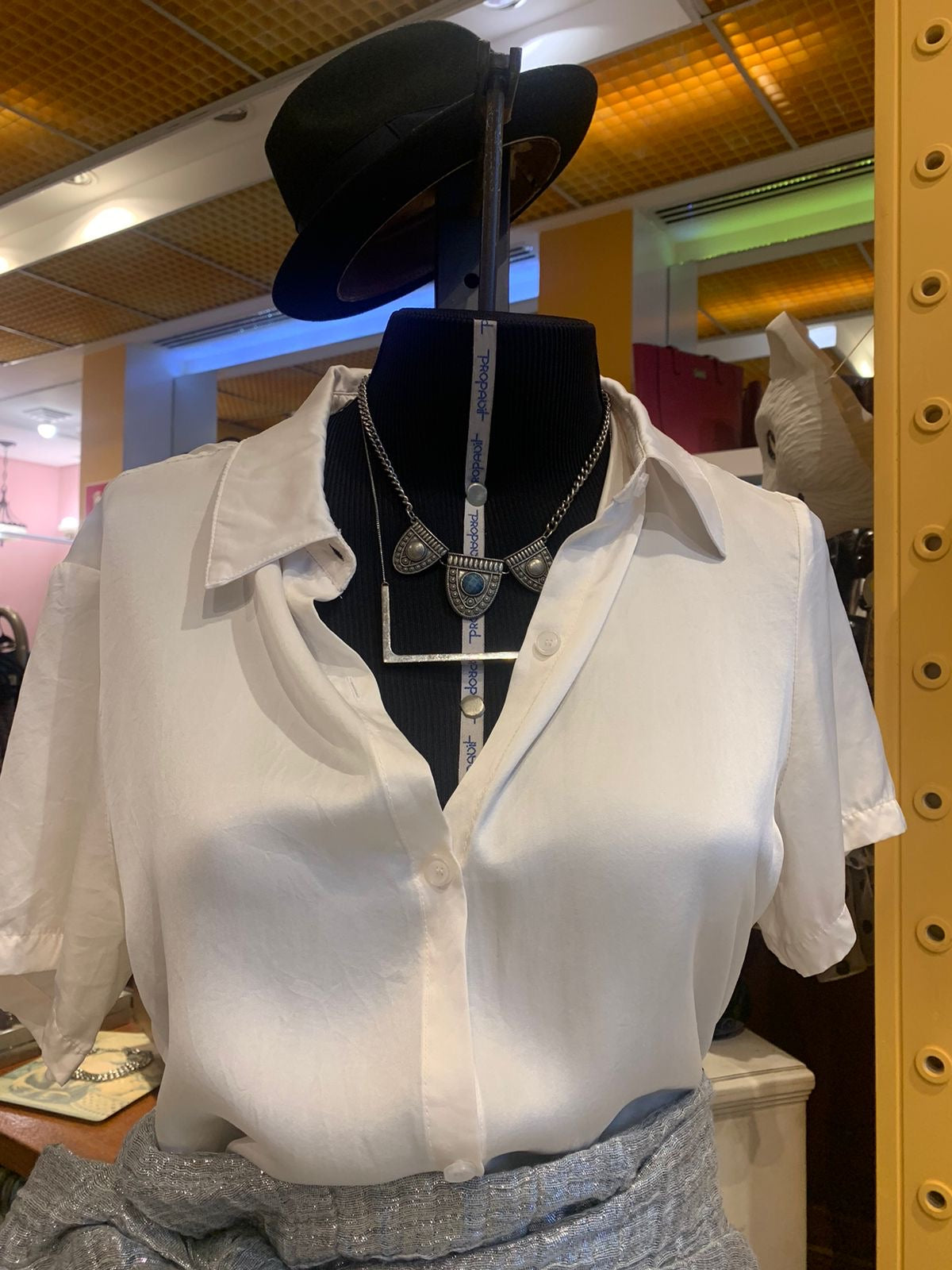 Camisa branca acetinada de Seda