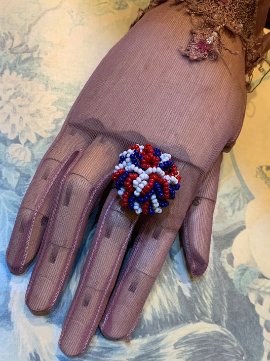 Anel ajustável com mini miçangas