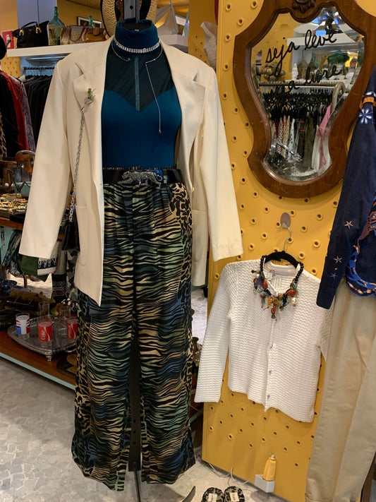 Calça colorida com estampa de tigre