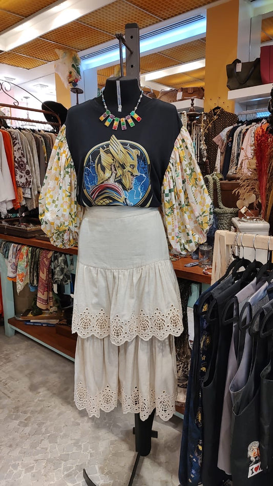 Camiseta com mangas bufantes